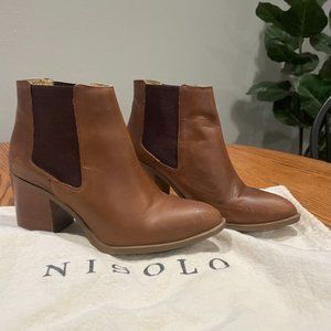 Nisolo 8.5W Heeled Chelsea Commuter Boot